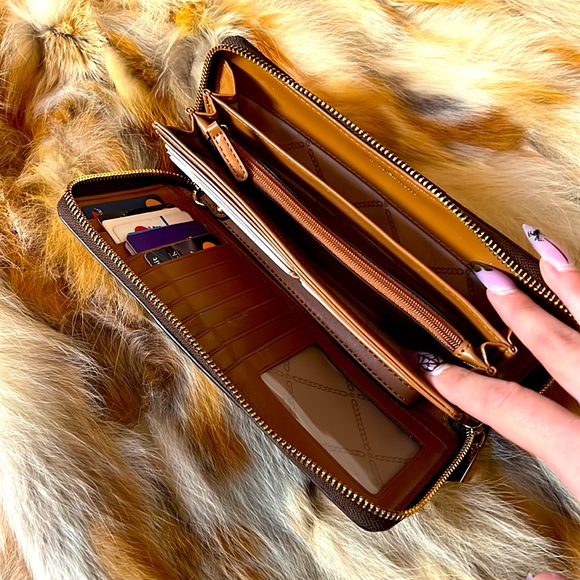 Michael Kors International Zippered Wallet - Picture 4 of 4